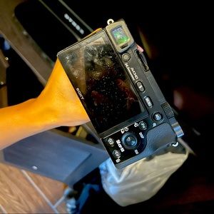 Black Sony alpha 6000 used like new along with the lense